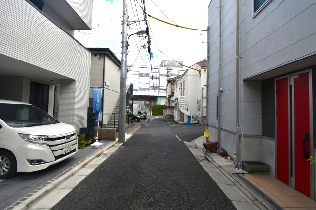 池袋本町2丁目・新築戸建・1号棟の前面道路含む現地写真