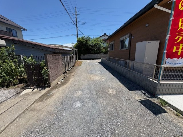 上里町大字勅使河原（全5棟）4号棟の前面道路含む現地写真