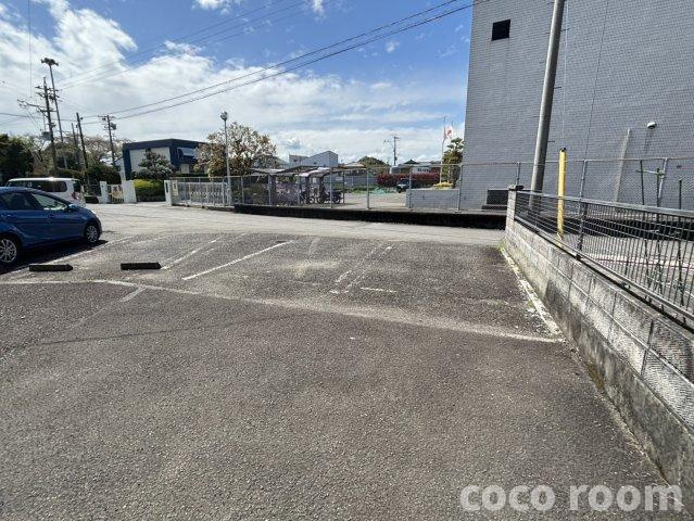タウニィＪＵＮⅡの駐車場
