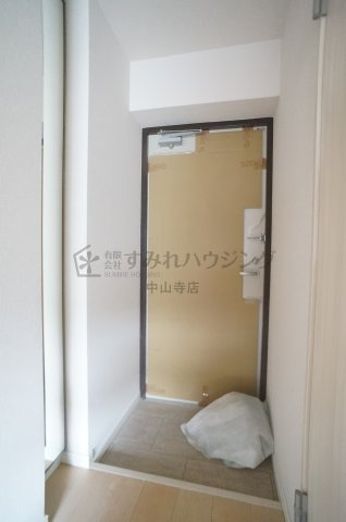エルピスN5の玄関|工事途中の室内写真でございます。
参考、同建物・反転間取りの号室