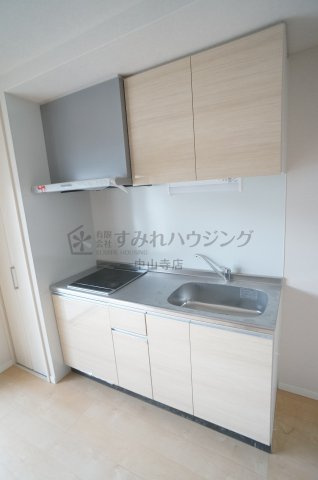 エルピスN5のキッチン|工事途中の室内写真でございます。
参考、同建物・反転間取りの号室