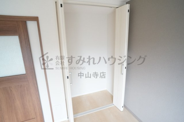 エルピスN5の収納|工事途中の室内写真でございます。
参考、同建物・反転間取りの号室