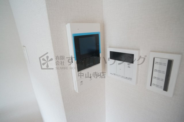 エルピスN5のセキュリティ|工事途中の室内写真でございます。
参考、同建物・反転間取りの号室