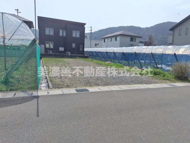 ６５１３７　岐阜市雄総柳町土地の外観