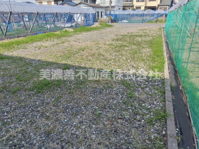６５１３７　岐阜市雄総柳町土地の外観