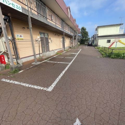 アバンセ20の駐車場