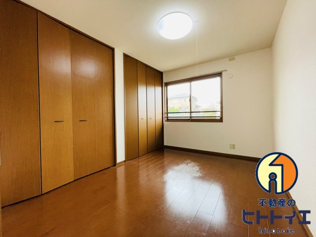 グランシャリオ徳久の洋室