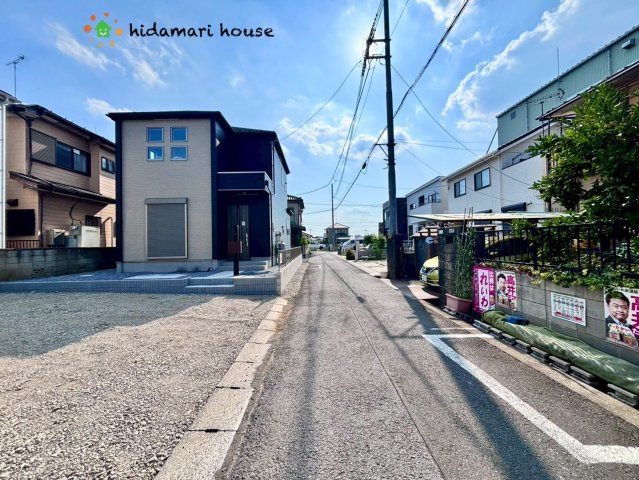蓮田市閏戸5期　新築戸建　グラファーレ01の前面道路含む現地写真