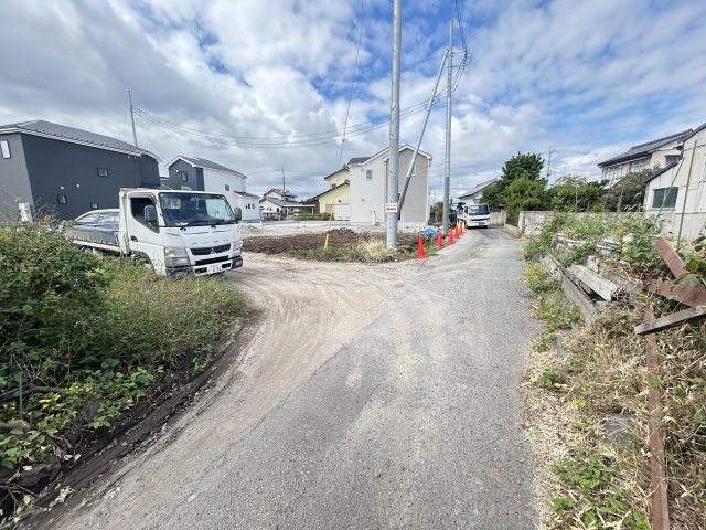 新築　高崎市新保田中町24-1期　LIGNAGE　3号棟の前面道路含む現地写真|現地写真　北側接道幅員約4ｍ