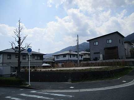 広島市佐伯区河内南2丁目　土地の前面道路含む現地写真