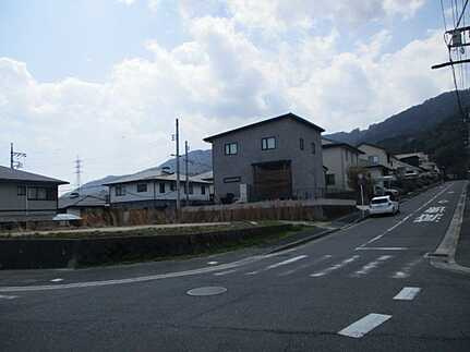広島市佐伯区河内南2丁目　土地の前面道路含む現地写真