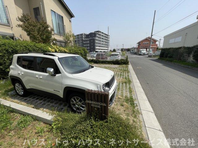 KASHIWANOHA　HYGGEの駐車場