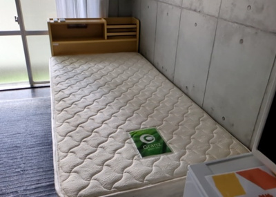 【寝室】 | アートイン八王子 | 寝室でゆっくりと過ごすためにはベッド周りの適度な空間を担保することや窓の位置、照明の明るさ、寝室の広さなどを考える必要があります。自身や家族の構成とライフスタイルに併せて寝室にする部屋を選びましょう！