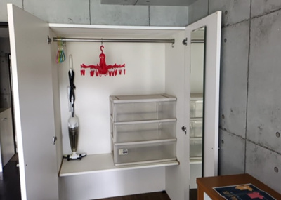 【収納】 | アートイン八王子 | デザイン性を重視しすぎて収納が少なかった！なんてことにならないため、事前に現地で収納の数を確認しておくことをお勧めします。クローゼット以外にも床下収納や屋根裏収納、パントリーなどもチェックしましょう。