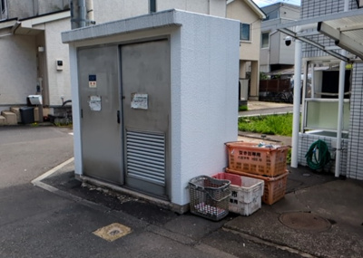 【設備】 | アートイン八王子 | 共有部分は、住民なら誰もが使える設備のこと。例えば駐車場やエレベーター、インターネット設備、セキュリティ設備などがあります。他にも、マンションの廊下・外部階段やエントランス・ゴミ置き場などがあります。