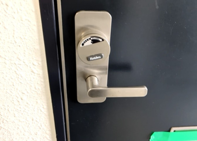 【防犯設備】 | アートイン八王子 | 当然のことではありますが、オートロックやセンサーライト、ホームセキュリティーなどの防犯設備があれば、小さいお子様がいるご家庭も安心ですよね！まず物件購入の際は、防犯設備もチェックするようにしましょう。