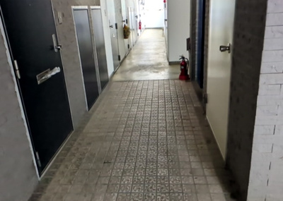 【その他共用部分】 | アートイン八王子 | 共有部分は、住民なら誰もが使える設備のこと。例えば駐車場やエレベーター、インターネット設備、セキュリティ設備などがあります。他にも、マンションの廊下・外部階段やエントランス・ゴミ置き場などがあります。