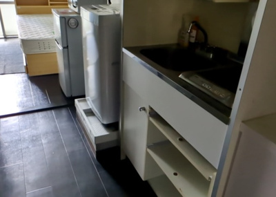 【キッチン】 | アートイン八王子 | L型アイランドタイプは、キッチンからダイニングにもリビングにも目が行き届くので、とても使いやすい配置です。L字型独立タイプは、キッチンを独立させてるためLDKというよりもLDといった様なイメージです。