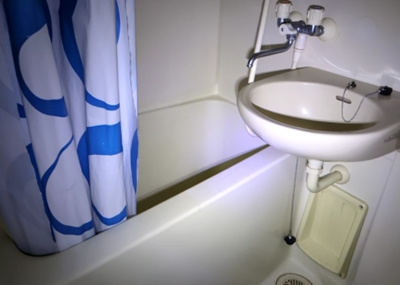 【浴室】 | アートイン八王子 | 入浴時の快適さも大事なことですが、綺麗な状態を維持できなければ気持ちよく入浴できません。毎日の掃除が楽という点は大事なポイントになります！カビが生えにくく掃除がしやすい、壁や浴槽を選ぶといいでしょう。