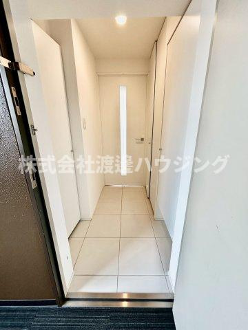 レジディア江坂の玄関