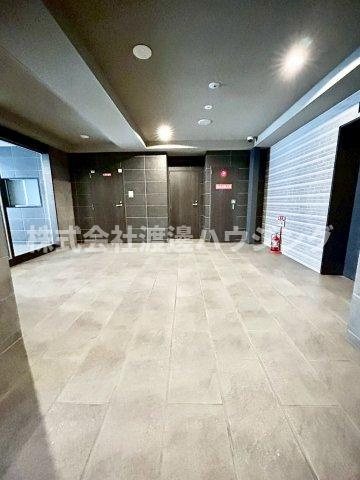 レジディア江坂のエントランス