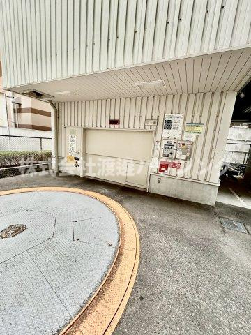 レジディア江坂の駐車場