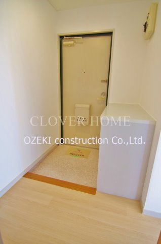 グレイスハイム越谷の玄関