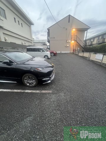 メゾン八事の駐車場