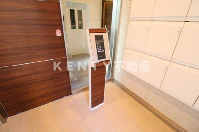 【エントランス】 | Villa Glycine | 落ち着いたエントランスです