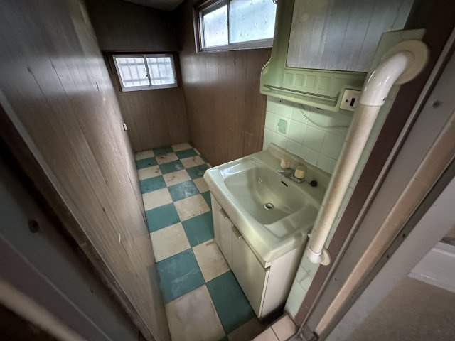 堺市西区草部の洗面所