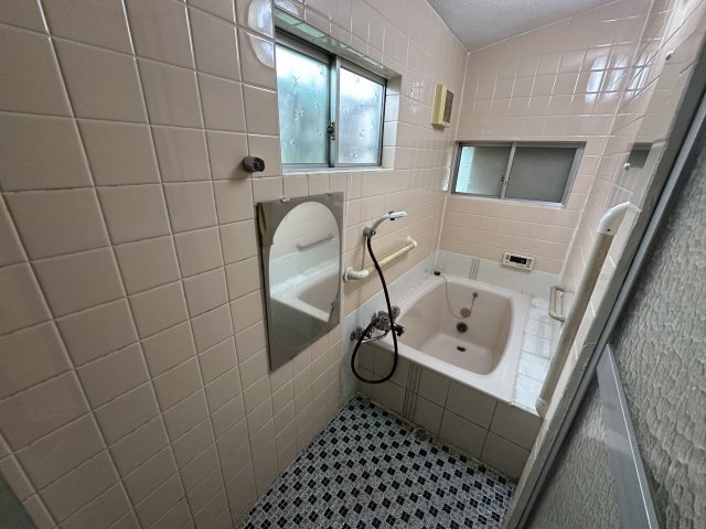 堺市西区草部の浴室