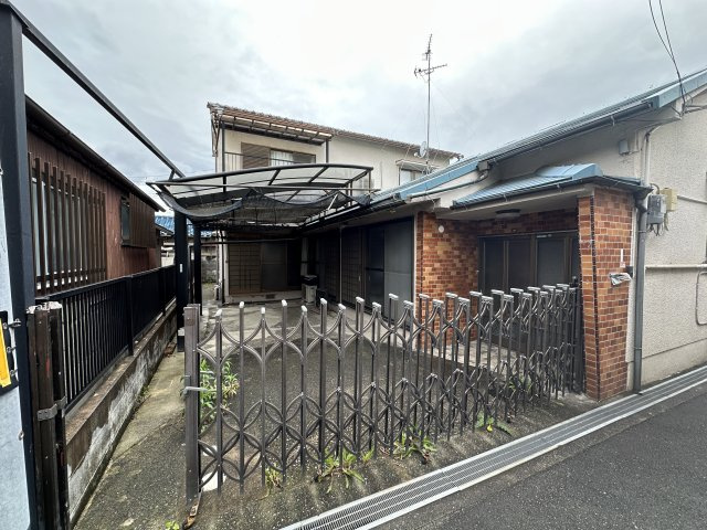 堺市西区草部の駐車場