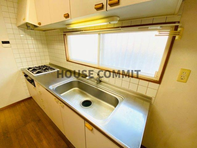 八街市八街ほ中古戸建のキッチン