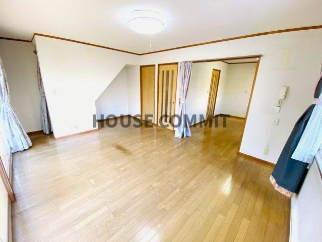 八街市八街ほ中古戸建の居間・リビング