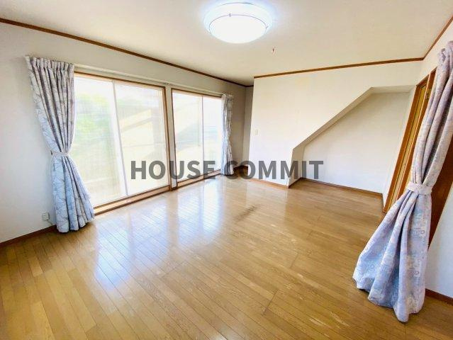 八街市八街ほ中古戸建の居間・リビング