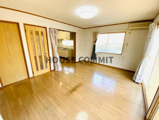 八街市八街ほ中古戸建の居間・リビング