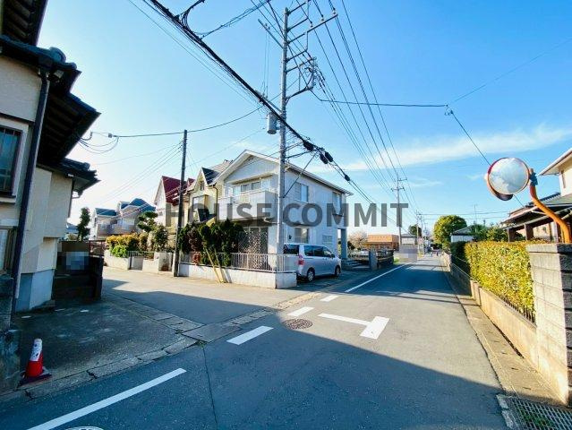 八街市八街ほ中古戸建の前面道路含む現地写真