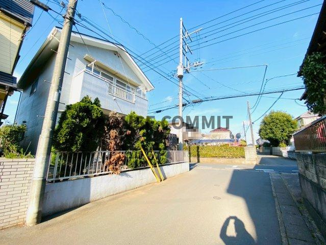 八街市八街ほ中古戸建の前面道路含む現地写真