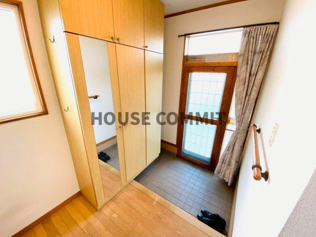 八街市八街ほ中古戸建の玄関