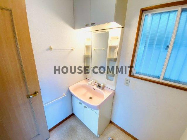 八街市八街ほ中古戸建の独立洗面台