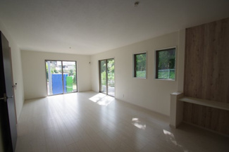 【居間・リビング】 | 【仲介手数料無料！！】稲城市平尾2丁目　新築戸建て（全2棟）2号棟　5099万円