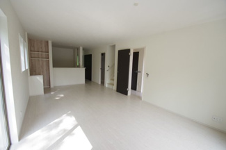 【居間・リビング】 | 【仲介手数料無料！！】稲城市平尾2丁目　新築戸建て（全2棟）2号棟　5099万円