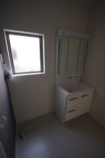 【脱衣所】 | 【仲介手数料無料！！】稲城市平尾2丁目　新築戸建て（全2棟）2号棟　5099万円