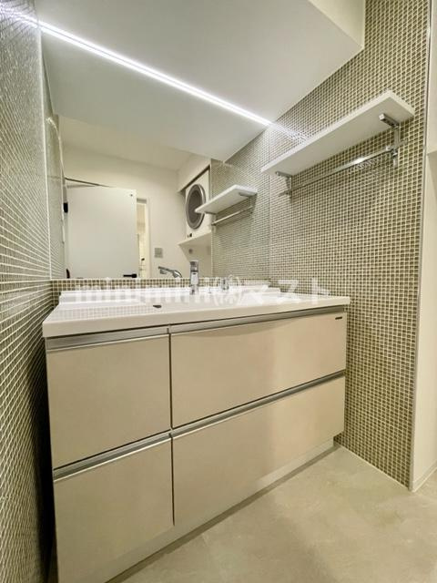 BRAVE南船場の洗面所