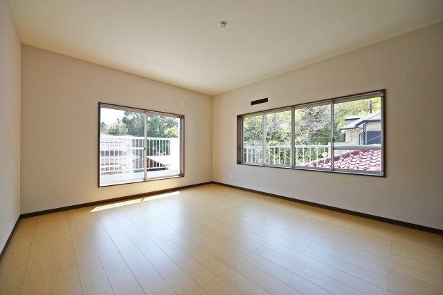 宝塚市中筋山手5丁目中古戸建│3LDK+駐車1台可（ビルトインガレージ）の洋室|-洋室10帖(2F)-