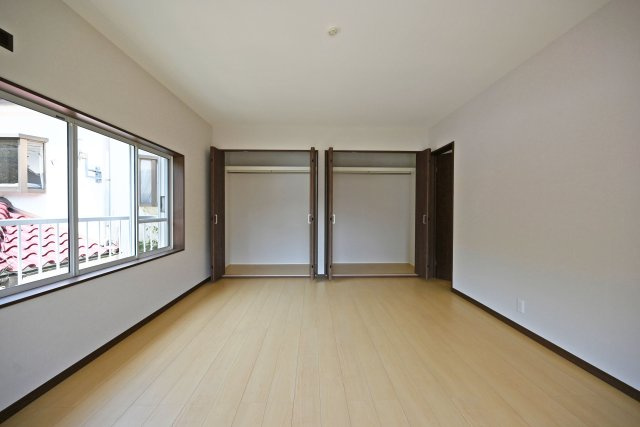 宝塚市中筋山手5丁目中古戸建│3LDK+駐車1台可（ビルトインガレージ）の洋室|-洋室10帖(2F)-