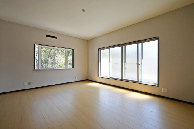 宝塚市中筋山手5丁目中古戸建│3LDK+駐車1台可（ビルトインガレージ）の洋室|-洋室10帖(2F)-