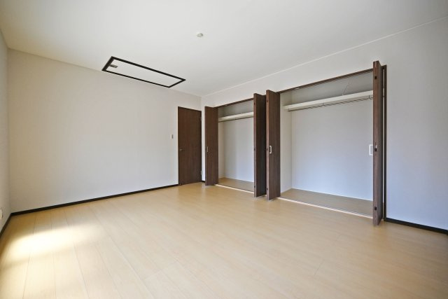 宝塚市中筋山手5丁目中古戸建│3LDK+駐車1台可（ビルトインガレージ）の洋室|-洋室10帖(2F)-