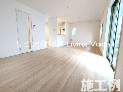 【居間・リビング】 | 【仲介手数料０円】綾瀬市上土棚北第23　新築一戸建て | 綾瀬市上土棚北第23　新築一戸建て