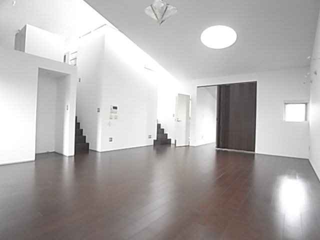 ＶＩＳＣＯＮＴＩ覚王山の居間・リビング